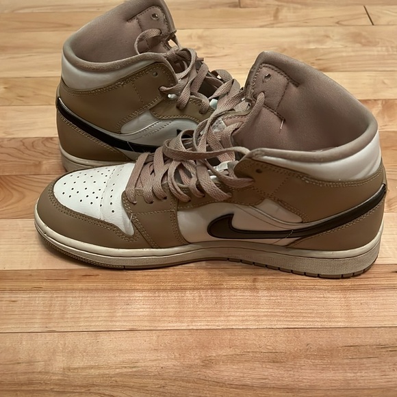 Women’s Pre-owned Size 10 Jordan 1 Mid Sneakers - Brown/White. Creases in front. - Picture 5 of 7